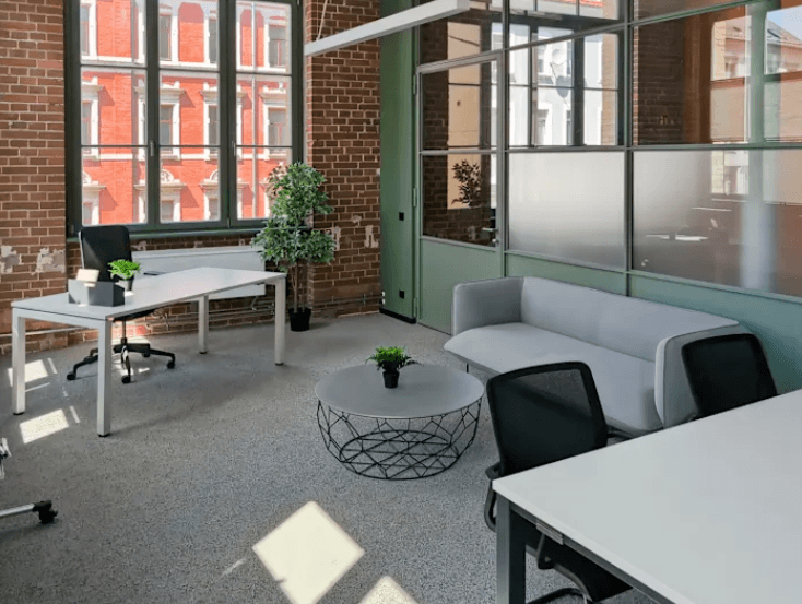 Büro mit Sitzecke der SEO-Agentur Chemnitz in der die Fabrik
